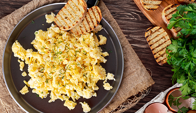 huevos revueltos desayuno nutricion dieta comida sana