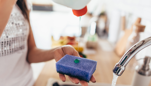 Usos inesperados de las esponjas que tienes en tu casa