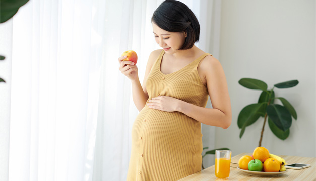 ¿Estás embarazada? Estos son los alimentos que debes consumir