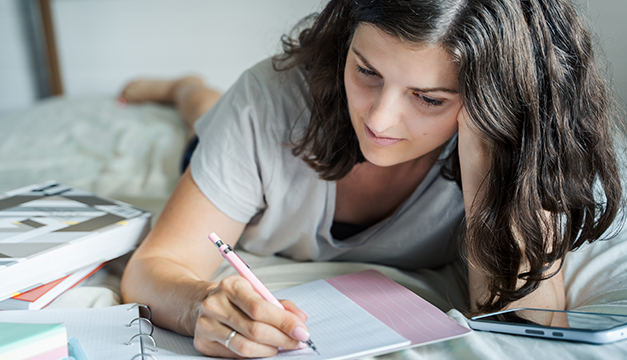 ¿Sabías que escribir tus pensamientos te ayuda a combatir la depresión?
