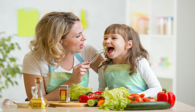 Educa a tus hijos a alimentarse de forma correcta