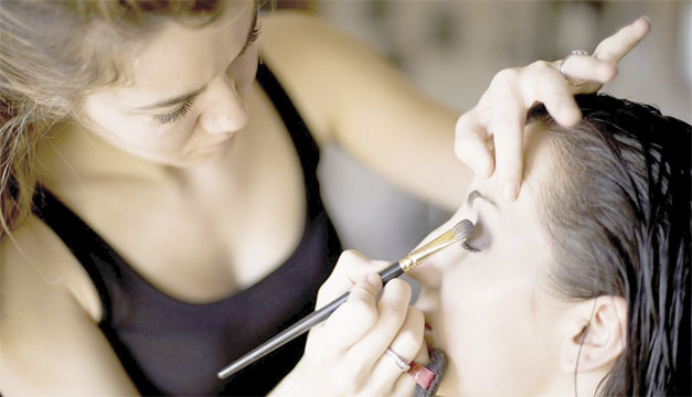 Maquillarse es algo terapéutico pero debes cuidar mejor tu rostro